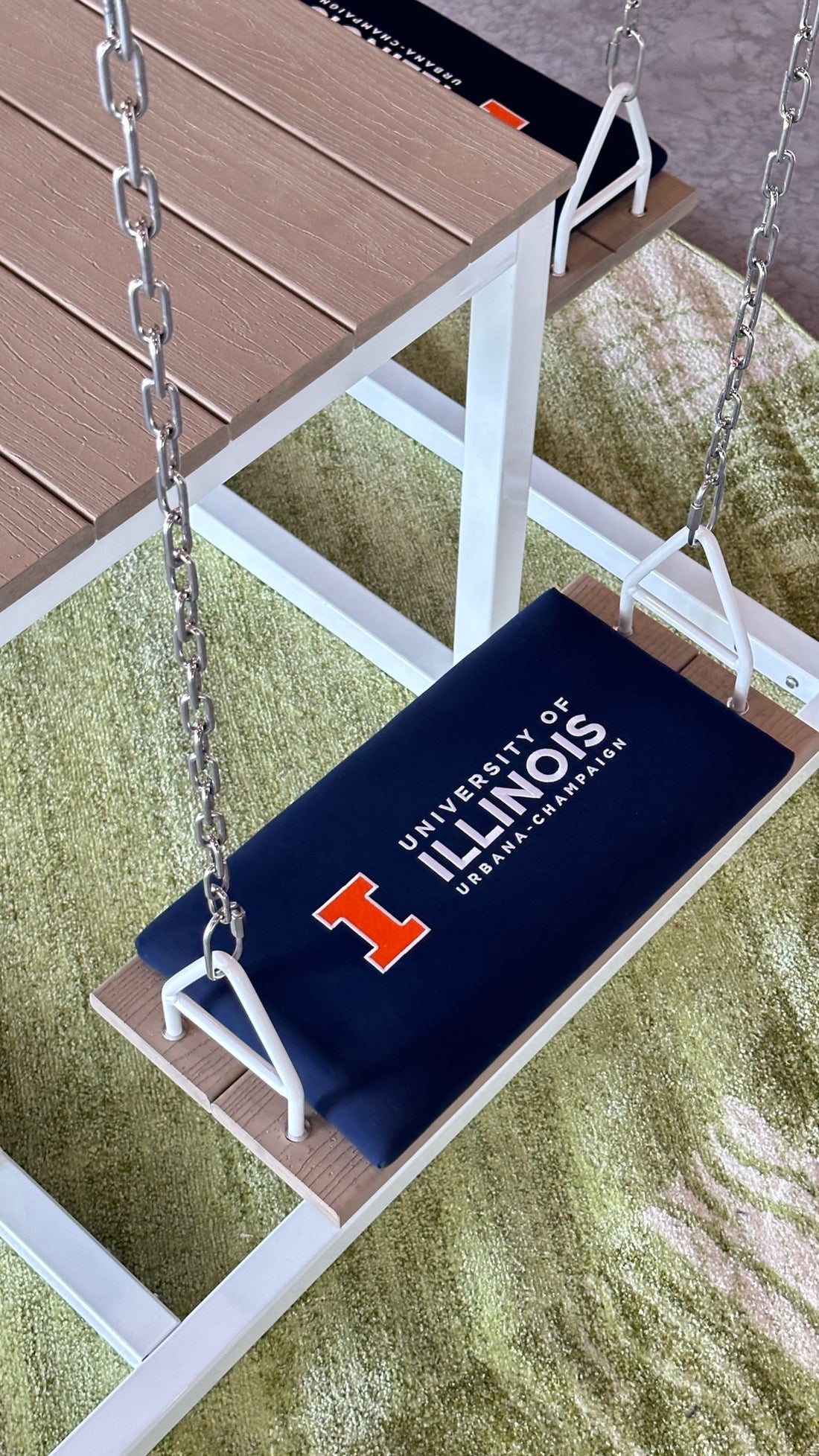 University of Illinois: Custom Campus Installation - SwingTables
