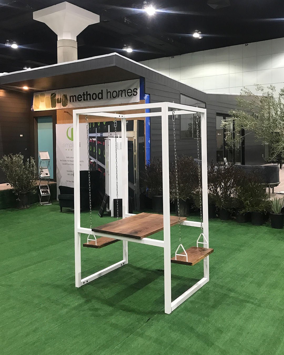 2-Seater SwingTable | Indoor with Wood Table