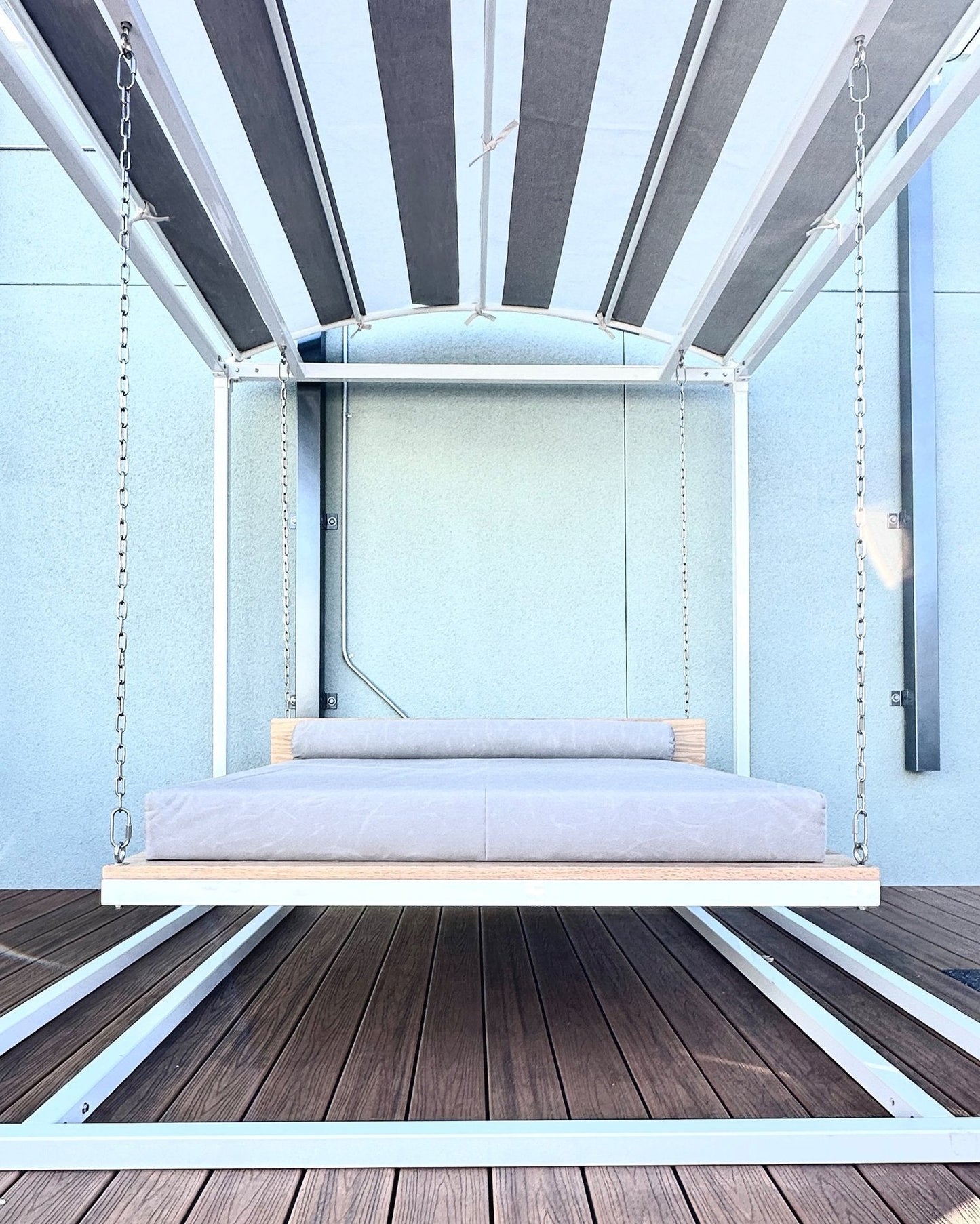 Double SwingBed | Hand-Crafted Hanging Daybed for Two - SwingTables