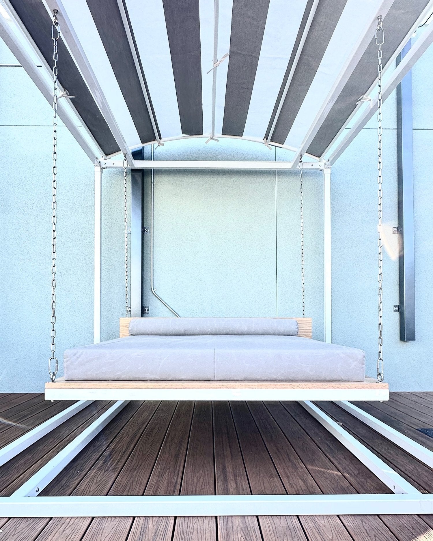 Double SwingBed | Hand-Crafted Hanging Daybed for Two - SwingTables